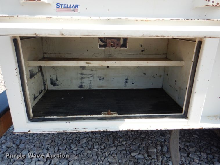 image for item HT9416 2006 International 7400  crane truck with tire grapple