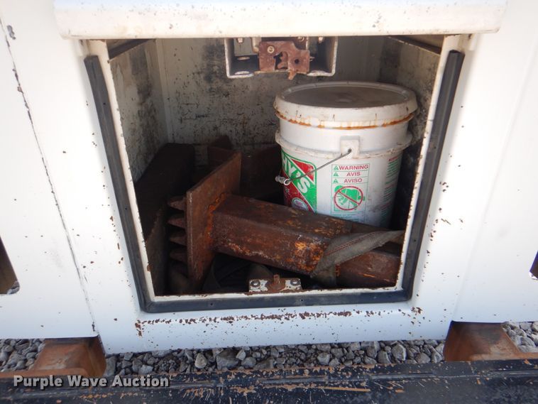 image for item HT9416 2006 International 7400  crane truck with tire grapple