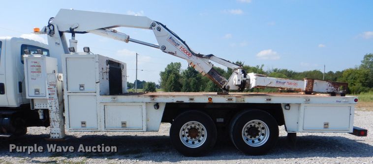 image for item HT9416 2006 International 7400  crane truck with tire grapple