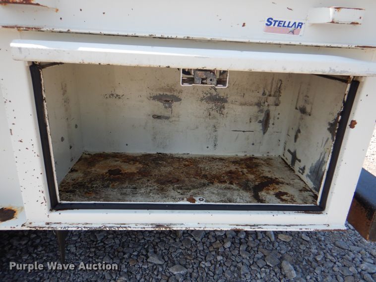 image for item HT9416 2006 International 7400  crane truck with tire grapple