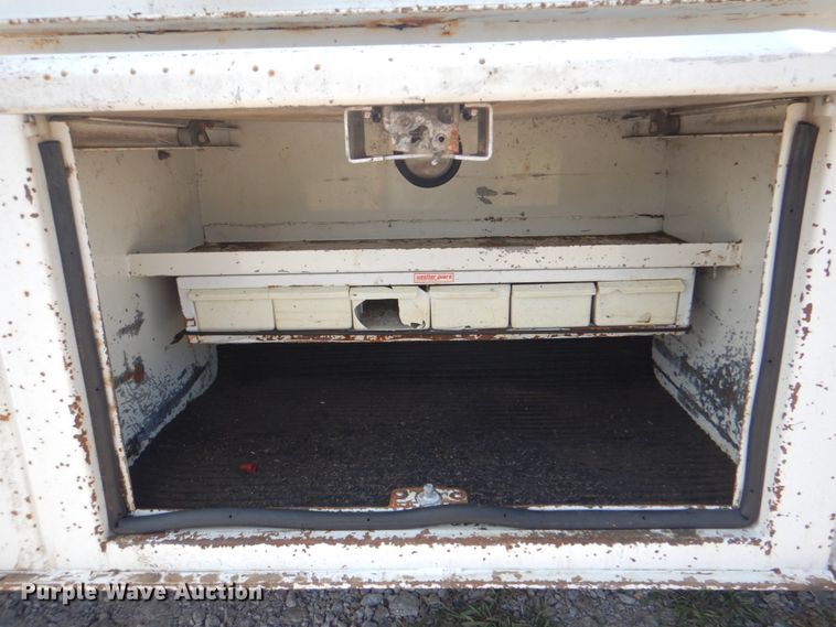 image for item HT9416 2006 International 7400  crane truck with tire grapple