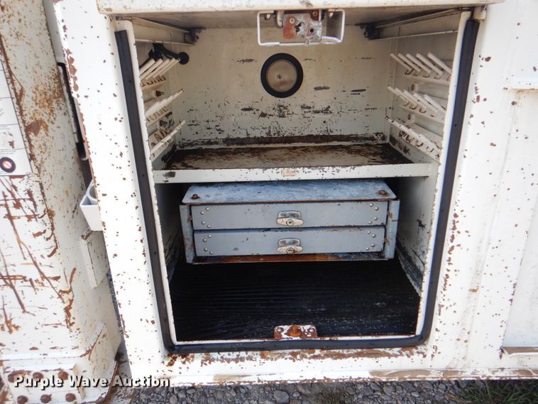 image for item HT9416 2006 International 7400  crane truck with tire grapple