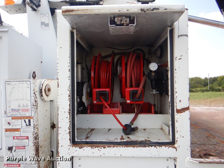 image for item HT9416 2006 International 7400  crane truck with tire grapple