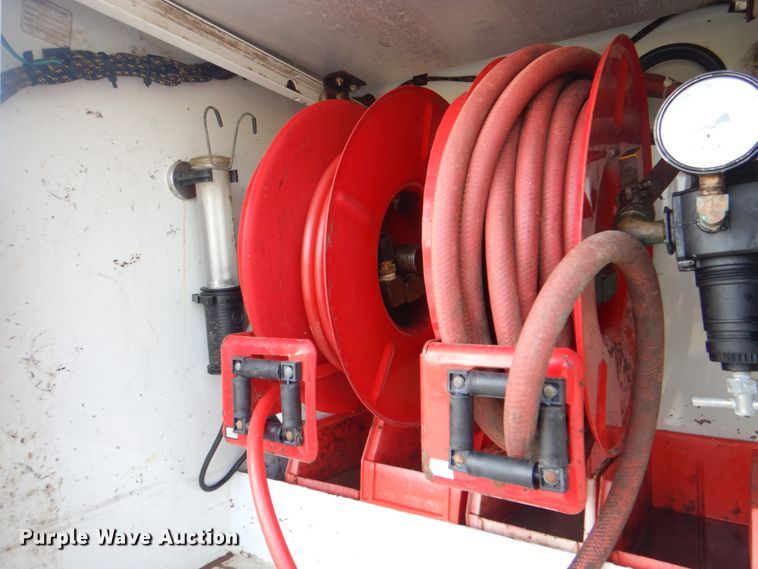 image for item HT9416 2006 International 7400  crane truck with tire grapple