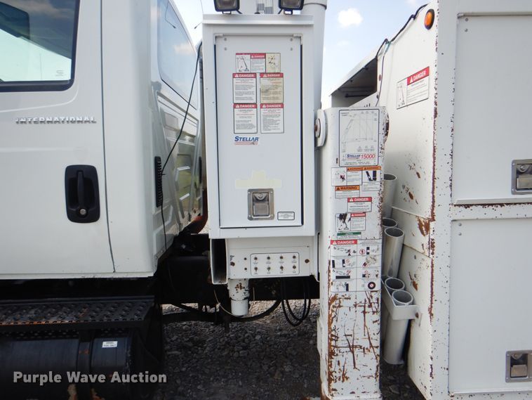 image for item HT9416 2006 International 7400  crane truck with tire grapple