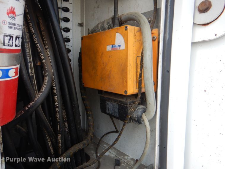 image for item HT9416 2006 International 7400  crane truck with tire grapple