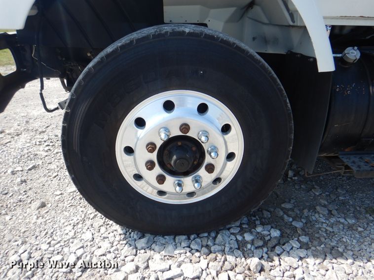 image for item HT9416 2006 International 7400  crane truck with tire grapple