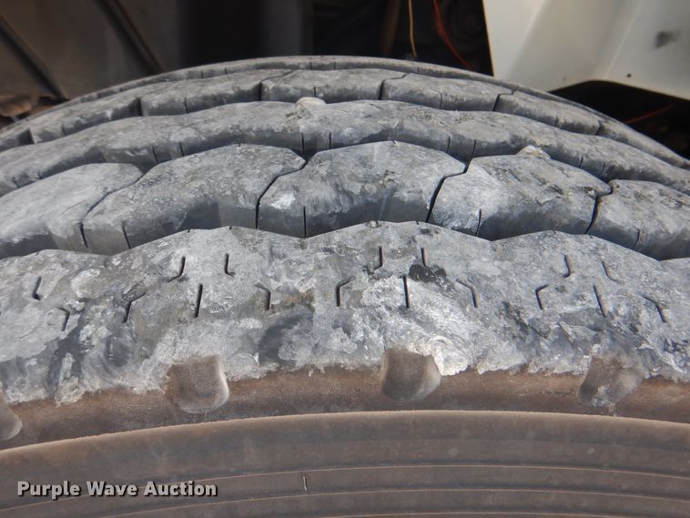 image for item HT9416 2006 International 7400  crane truck with tire grapple