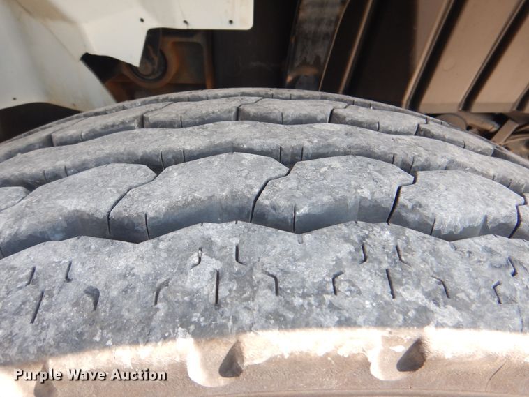 image for item HT9416 2006 International 7400  crane truck with tire grapple