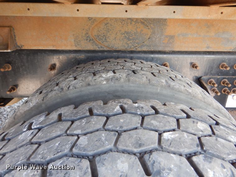 image for item HT9416 2006 International 7400  crane truck with tire grapple