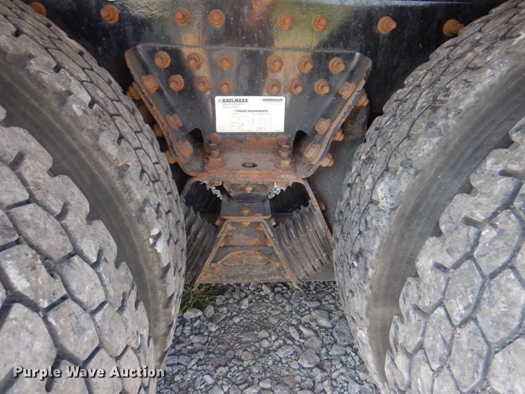 image for item HT9416 2006 International 7400  crane truck with tire grapple