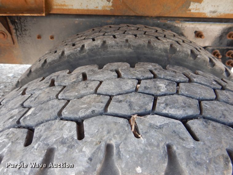 image for item HT9416 2006 International 7400  crane truck with tire grapple