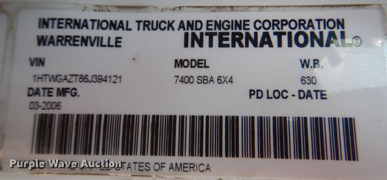 image for item HT9416 2006 International 7400  crane truck with tire grapple