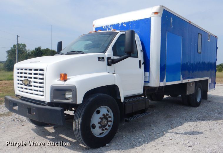 image for item HT9420 2007 Chevrolet C7500  command center truck