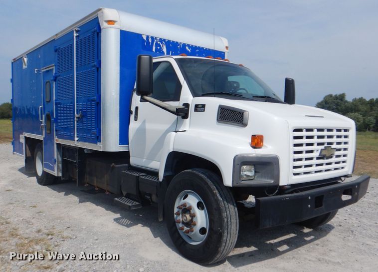 image for item HT9420 2007 Chevrolet C7500  command center truck