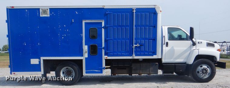 image for item HT9420 2007 Chevrolet C7500  command center truck