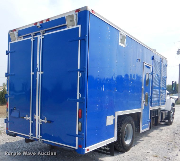 image for item HT9420 2007 Chevrolet C7500  command center truck