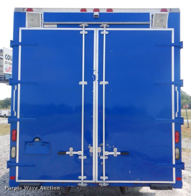 image for item HT9420 2007 Chevrolet C7500  command center truck