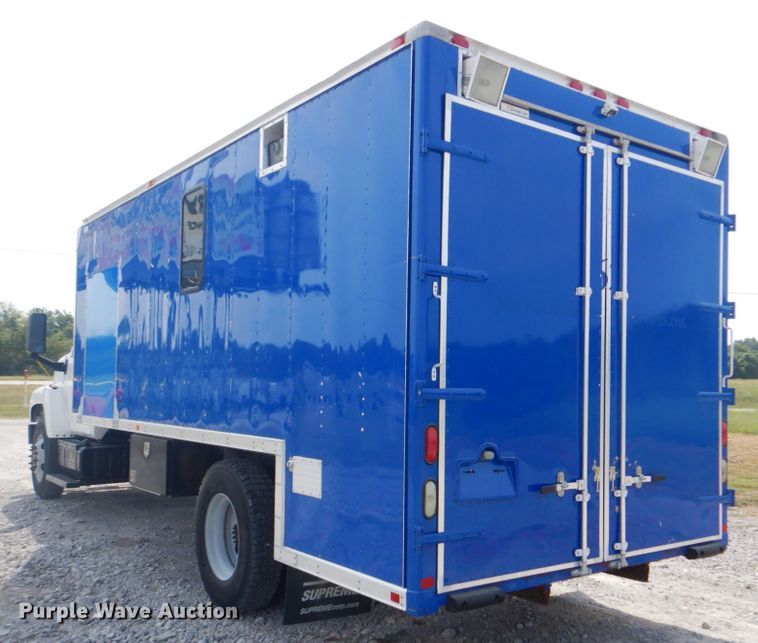 image for item HT9420 2007 Chevrolet C7500  command center truck