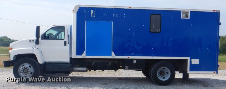 image for item HT9420 2007 Chevrolet C7500  command center truck