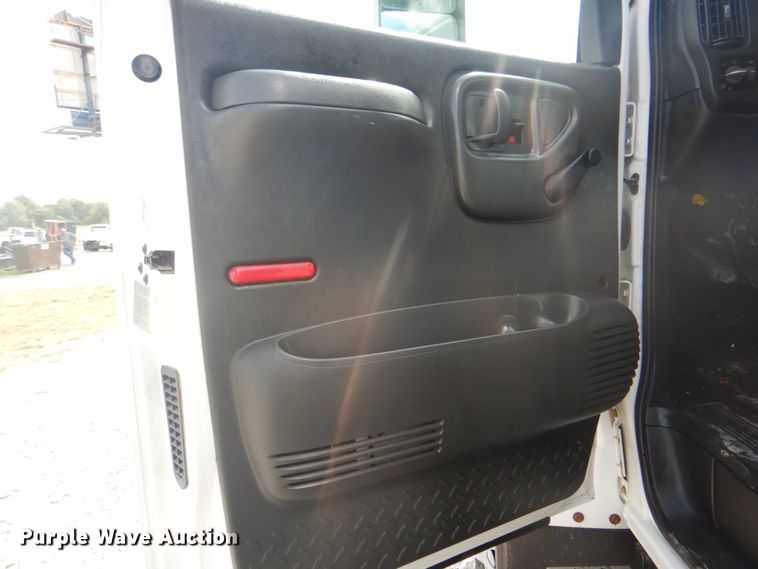 image for item HT9420 2007 Chevrolet C7500  command center truck
