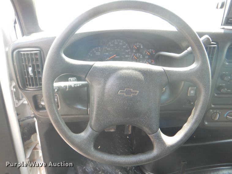 image for item HT9420 2007 Chevrolet C7500  command center truck