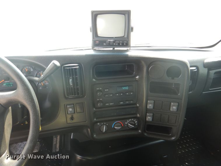image for item HT9420 2007 Chevrolet C7500  command center truck