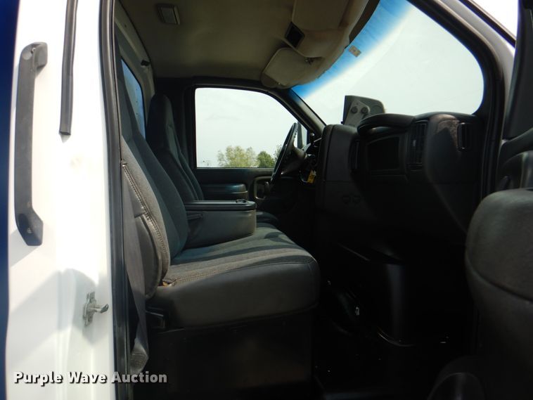 image for item HT9420 2007 Chevrolet C7500  command center truck