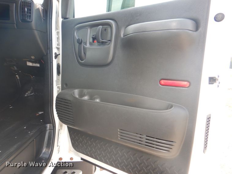 image for item HT9420 2007 Chevrolet C7500  command center truck