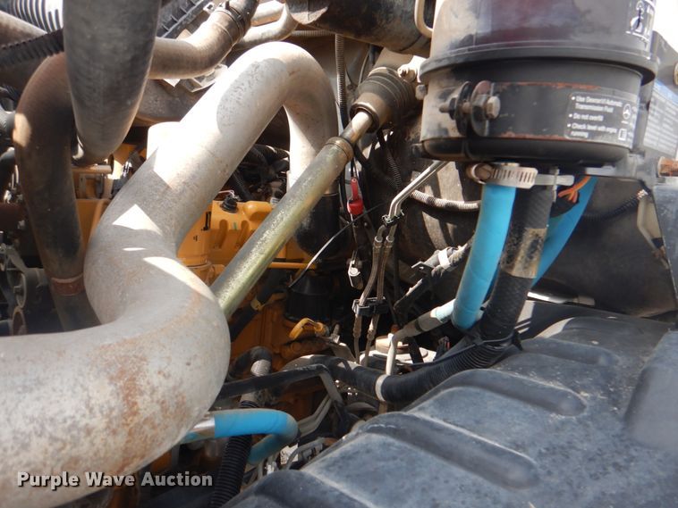 image for item HT9420 2007 Chevrolet C7500  command center truck