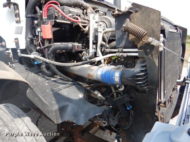 image for item HT9420 2007 Chevrolet C7500  command center truck