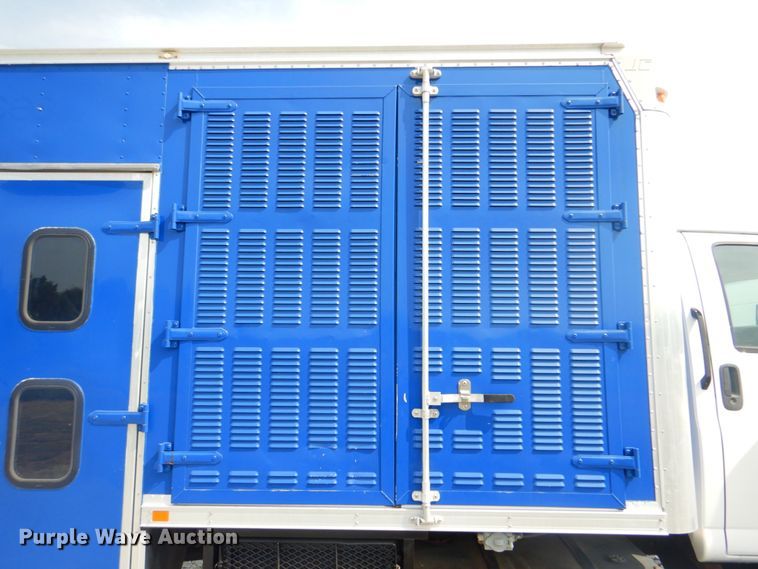 image for item HT9420 2007 Chevrolet C7500  command center truck