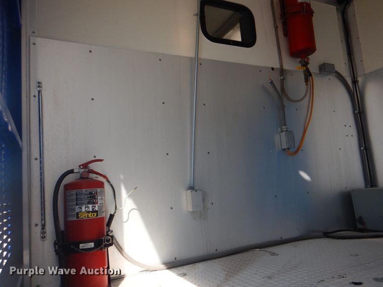 image for item HT9420 2007 Chevrolet C7500  command center truck