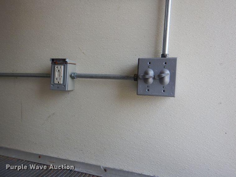 image for item HT9420 2007 Chevrolet C7500  command center truck