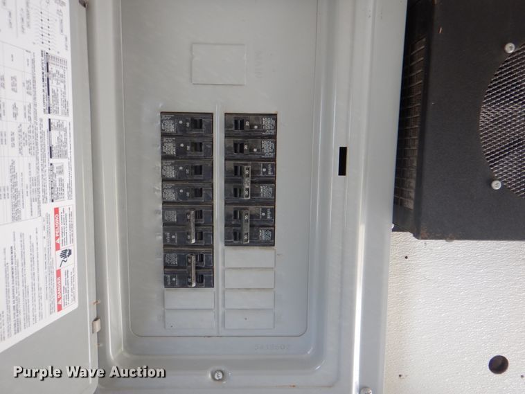 image for item HT9420 2007 Chevrolet C7500  command center truck