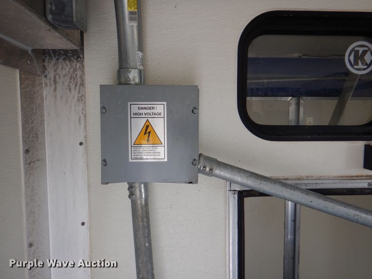 image for item HT9420 2007 Chevrolet C7500  command center truck