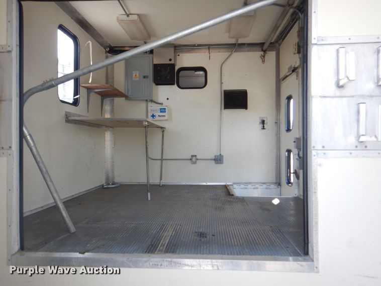 image for item HT9420 2007 Chevrolet C7500  command center truck