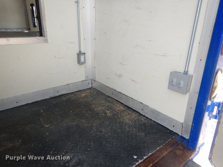 image for item HT9420 2007 Chevrolet C7500  command center truck