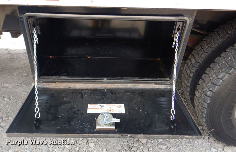 image for item HT9420 2007 Chevrolet C7500  command center truck