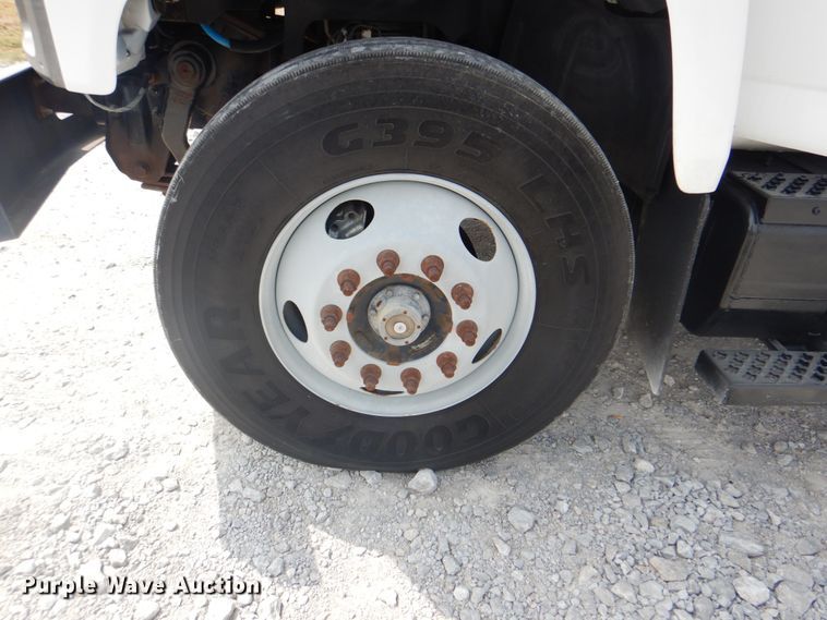 image for item HT9420 2007 Chevrolet C7500  command center truck