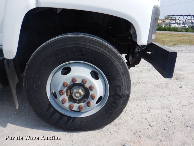 image for item HT9420 2007 Chevrolet C7500  command center truck