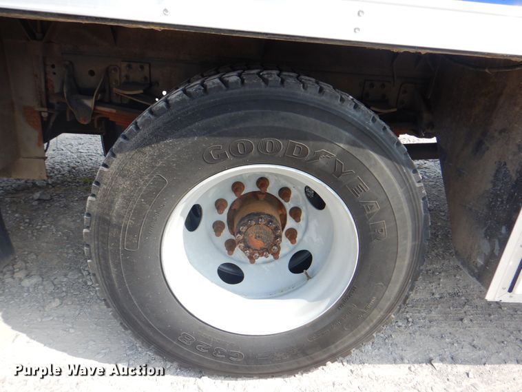 image for item HT9420 2007 Chevrolet C7500  command center truck