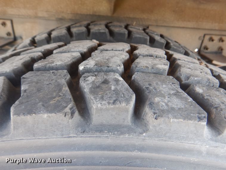 image for item HT9420 2007 Chevrolet C7500  command center truck