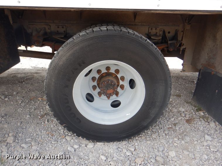 image for item HT9420 2007 Chevrolet C7500  command center truck