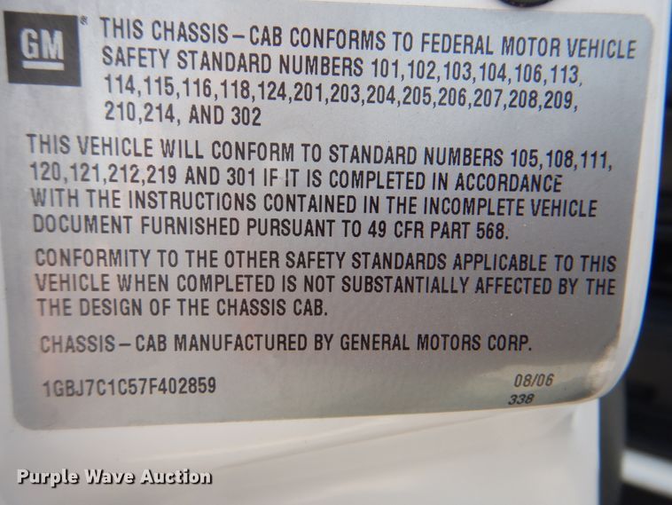 image for item HT9420 2007 Chevrolet C7500  command center truck