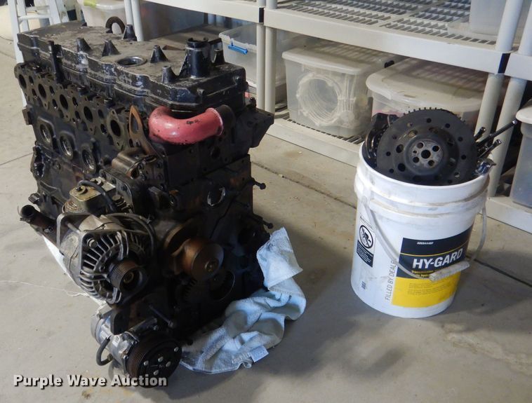 image for item HU9259 2003 Cummins  engine block