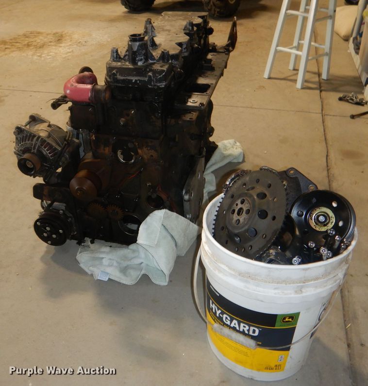 image for item HU9259 2003 Cummins  engine block