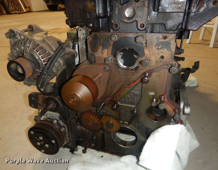 image for item HU9259 2003 Cummins  engine block