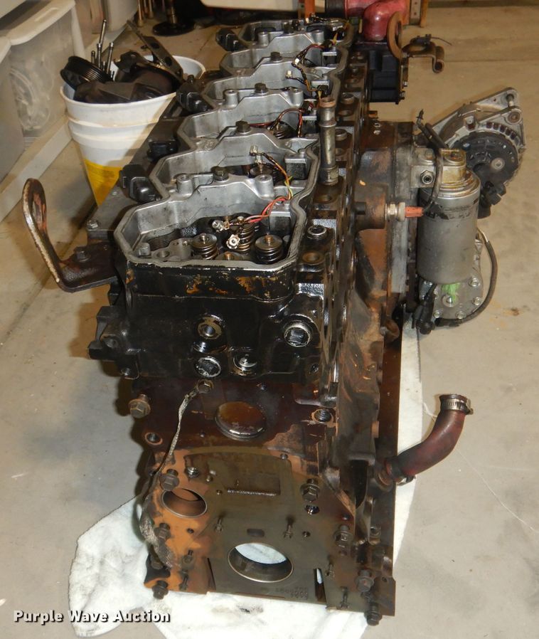 image for item HU9259 2003 Cummins  engine block