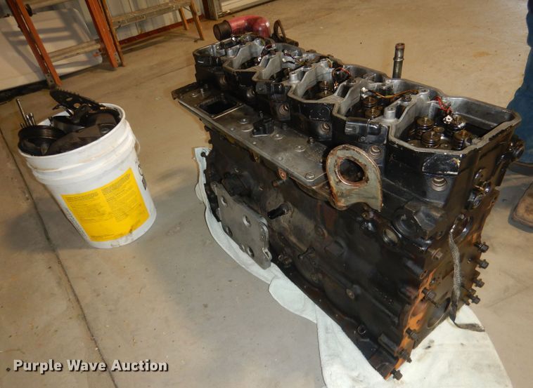 image for item HU9259 2003 Cummins  engine block